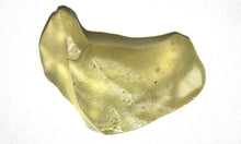 Charger l'image dans la galerie, Verre libyen Fragment d'impact de météorite jaune Éclat de roche du désert