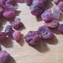 Lade das Bild in den Galerie-Viewer, Ruby Rough Lot Rough Facet Burma Raw 300 Carats