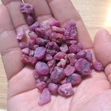 Lade das Bild in den Galerie-Viewer, Ruby Rough Lot Rough Facet Burma Raw 300 Carats