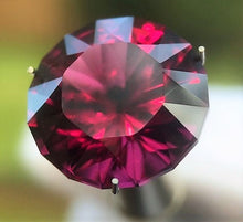 Load image into Gallery viewer, Rhodolite Garnet Round Cut African Small Gems