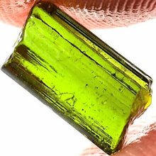 Cargar imagen en el visor de la galería, Turmalina Verde Faceta Áspera Mali Gema de 2 Quilates