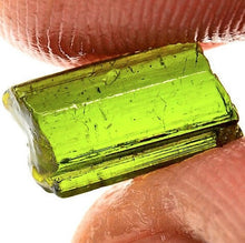 Cargar imagen en el visor de la galería, Turmalina Verde Faceta Áspera Mali Gema de 2 Quilates