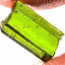 Cargar imagen en el visor de la galería, Turmalina Verde Faceta Áspera Mali Gema de 2 Quilates
