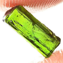 Cargar imagen en el visor de la galería, Turmalina Verde Faceta Áspera Mali Gema de 2 Quilates