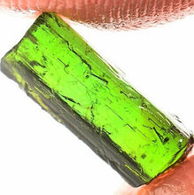 Cargar imagen en el visor de la galería, Turmalina Verde Faceta Áspera Mali Gema de 2 Quilates