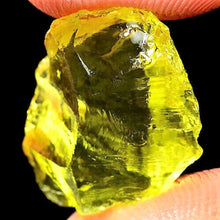 Cargar imagen en el visor de la galería, Cuarzo limón faceta rugosa Madagascar 10 ct gema en bruto
