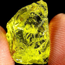 Cargar imagen en el visor de la galería, Cuarzo limón faceta rugosa Madagascar 10 ct gema en bruto