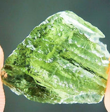 Charger l'image dans la galerie, Moldavite Tektite Fragment Météorite Vert Impact Verre Météore Roche 2g