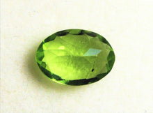 Lade das Bild in den Galerie-Viewer, Peridot Oval Cut 1/2 Carat Gem Pakistani 6x4mm