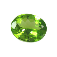 Lade das Bild in den Galerie-Viewer, Peridot Oval Cut 1/2 Carat Gem Pakistani 6x4mm