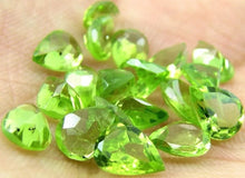 Charger l'image dans la galerie, Péridot taille poire larme gemme Pakistan 6x4mm