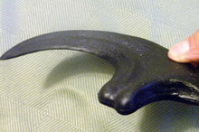 Lade das Bild in den Galerie-Viewer, Utahraptor Claw Replica 9 Inches Long Black Resin Model