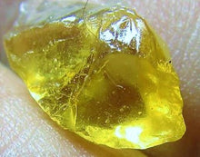 Load image into Gallery viewer, Yellow Garnet Rough Facet Mali 5 ct