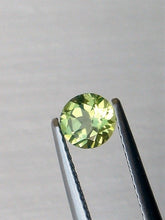 Cargar imagen en el visor de la galería, Peridot Round Cut Pakistan Gemstone Calibrated Natural Nice VS AA
