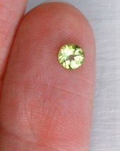 Cargar imagen en el visor de la galería, Peridot Round Cut Pakistan Gemstone Calibrated Natural Nice VS AA
