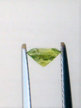 Cargar imagen en el visor de la galería, Peridot Round Cut Pakistan Gemstone Calibrated Natural Nice VS AA
