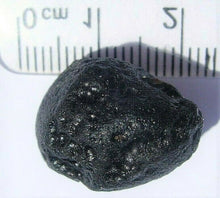 Charger l&#39;image dans la galerie, Tektite Fragment Meteorite Impact Glass Rock Indochinite 5g
