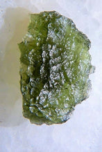 Cargar imagen en el visor de la galería, Moldavite Tektite Fragment Meteorite Green Impact Glass Meteor Rock 2g
