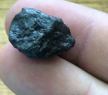 Cargar imagen en el visor de la galería, Nantan Chinese Iron Nickel Meteorite Fragment 5g Genuine
