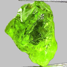 Cargar imagen en el visor de la galería, Arizona Peridot Rough Facet 25 Carat Lime Green Small Stones Bulk Lot
