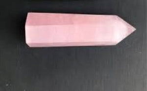 Baguette à terminaison unique en quartz rose et cristal rose obélisque