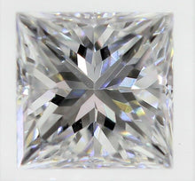 Charger l&#39;image dans la galerie, White Diamond Princess Cut African Micro Sized
