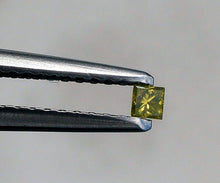 Cargar imagen en el visor de la galería, Diamante Amarillo Corte Princesa Micro Africano Tamaño 2mm
