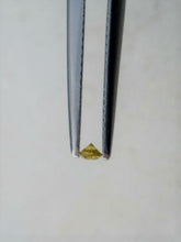 Cargar imagen en el visor de la galería, Yellow Diamond Round Cut African 3mm Mini Sized SI1
