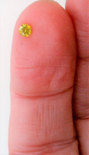 Charger l&#39;image dans la galerie, Yellow Diamond Round Cut African 3mm Mini Sized SI1
