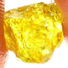 Load image into Gallery viewer, Yellow Garnet Rough Facet Mali 5 ct
