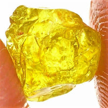 Load image into Gallery viewer, Yellow Garnet Rough Facet Mali 5 ct
